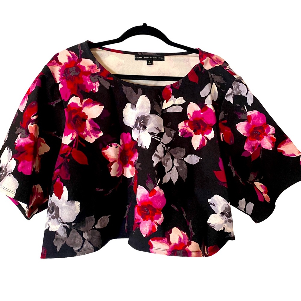 Torrid size 4 Black Floral Print Satin Stretch Crop Top